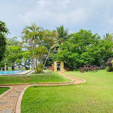 Dampe Resort Piliyandala Exterior foto